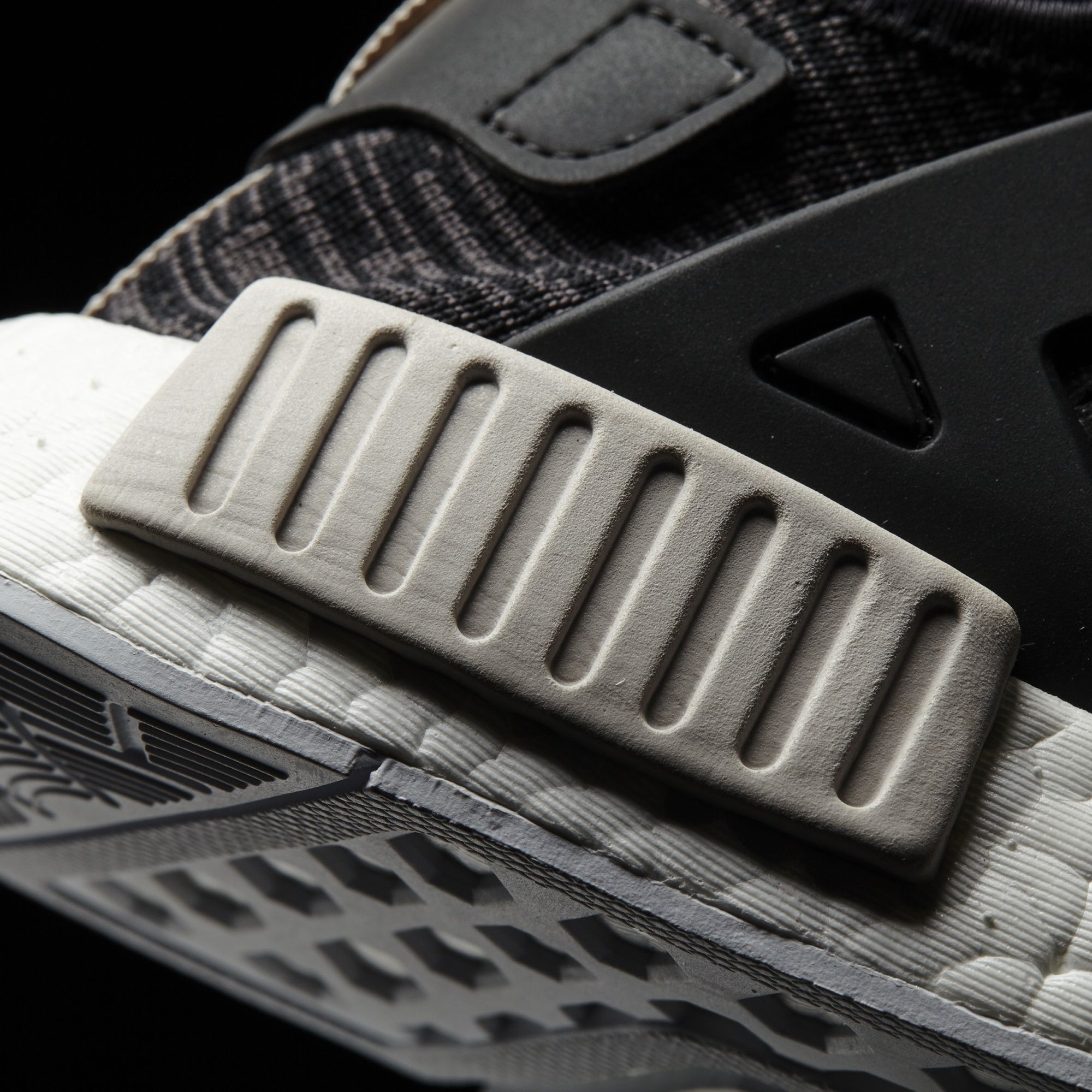 Adidas W NMD_XR1
Core Black / Footwear White