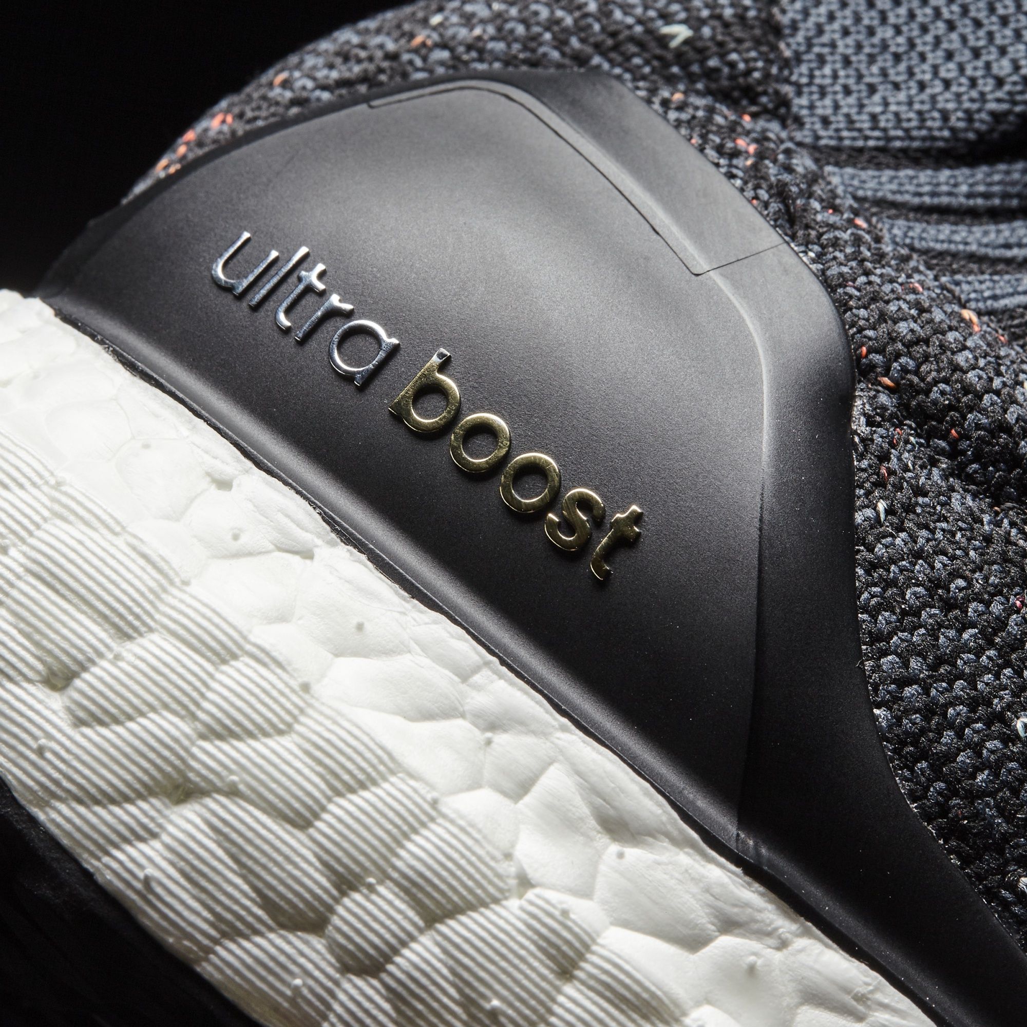 Adidas W Ultra Boost Uncaged
Core Black / Multi-Color
