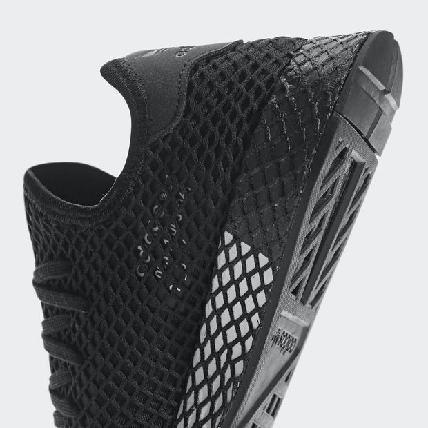 Adidas Deerupt Runner
Core Black / White