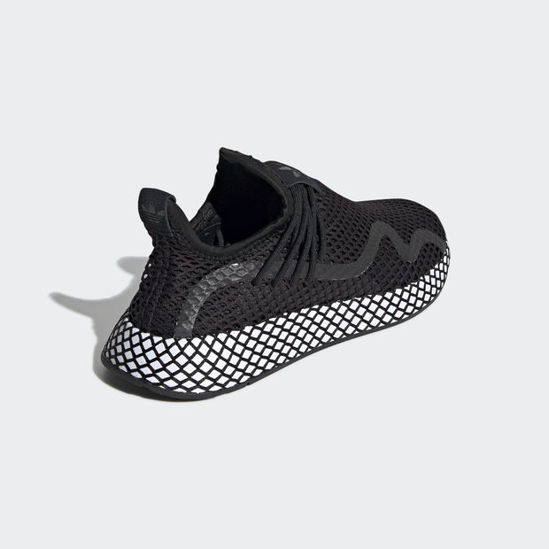 Adidas Deerupt S
Black / White