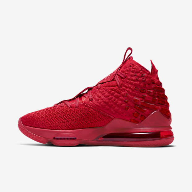 Nike LeBron 17
« Red Carpet »