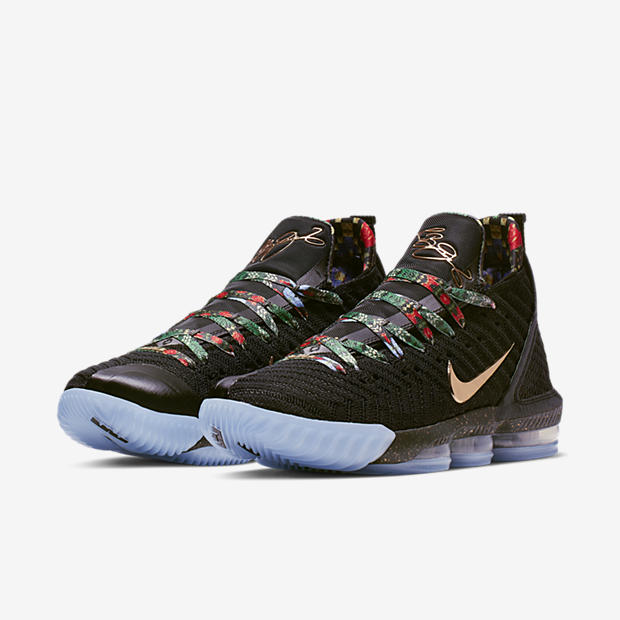 Nike LeBron 16
« Watch the Throne »