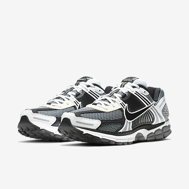 Nike Zoom Vomero 5 SE SP
Black / Grey / White