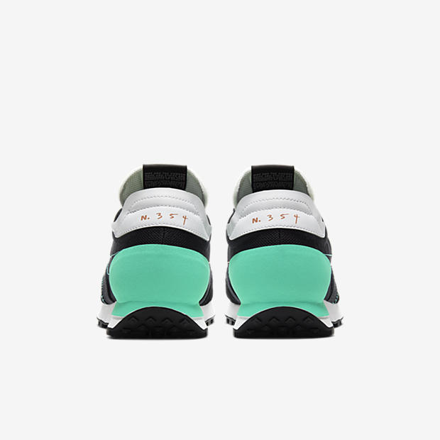 Nike Daybreak-Type
Black / Menta