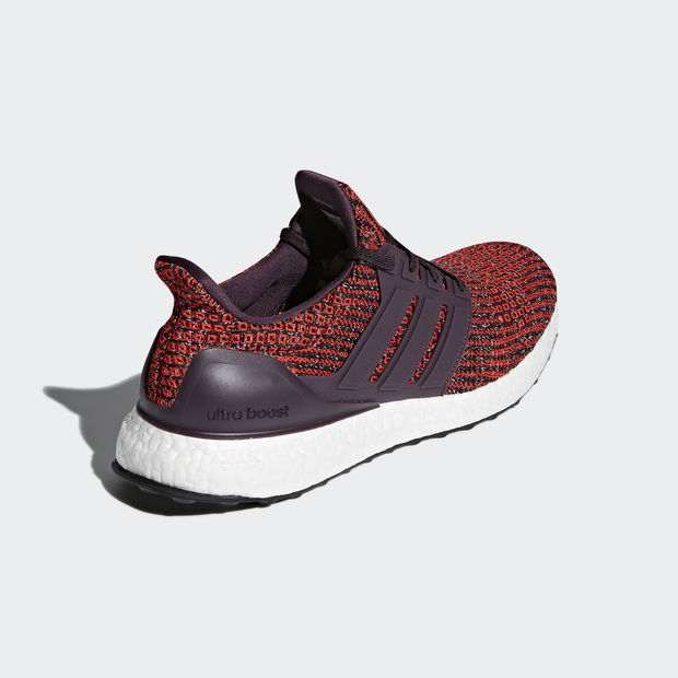 Adidas Ultraboost
Noble Red / Core Black
