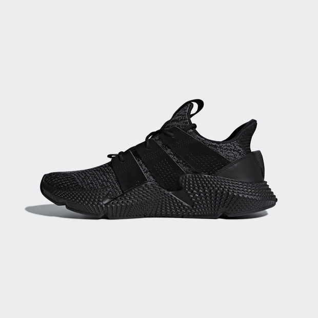 Adidas Prophere
Core Black / Solar Red