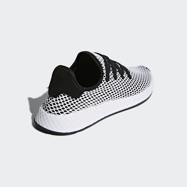 Adidas Deerupt Runner
Black / White