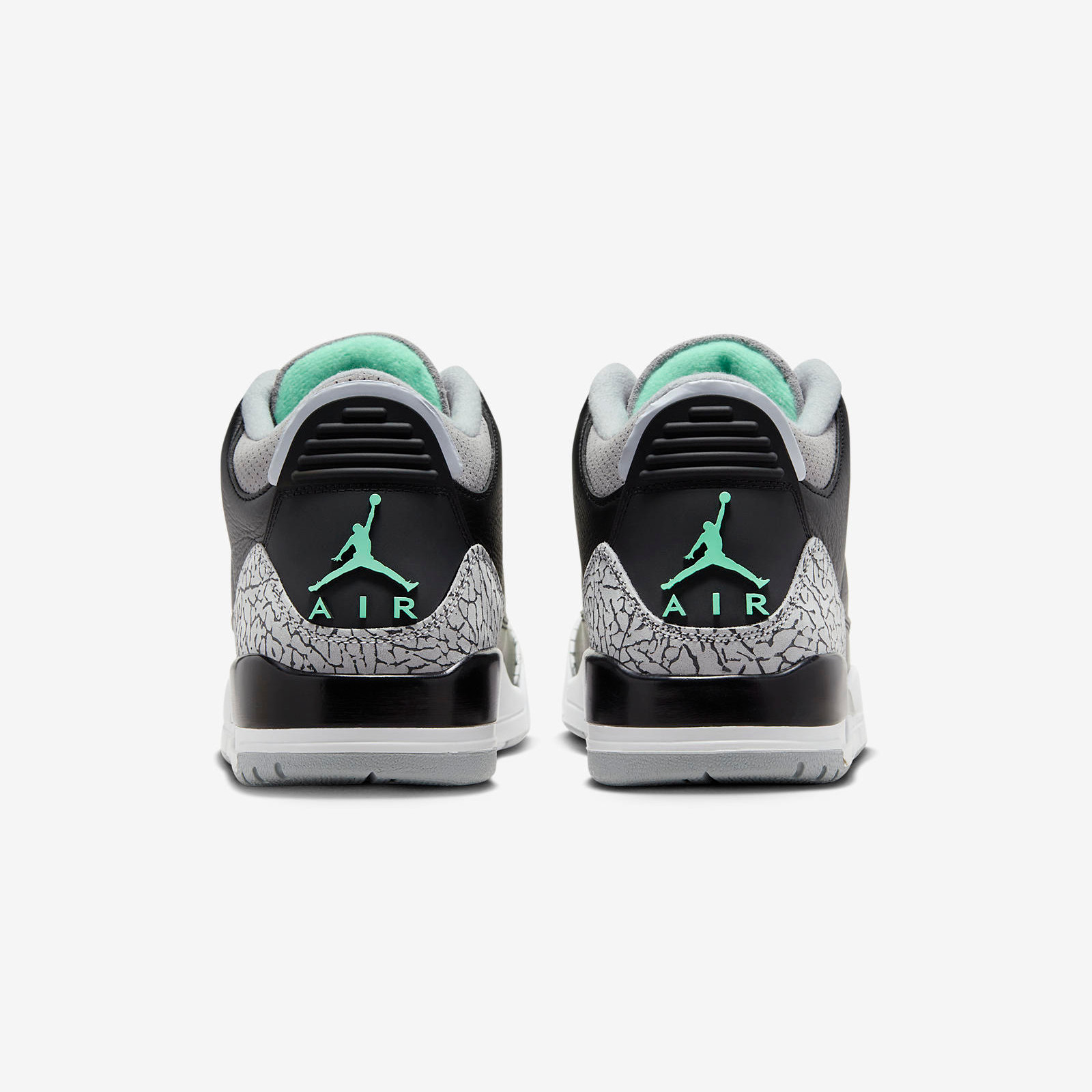 Air Jordan 3 Retro
« Green Glow »