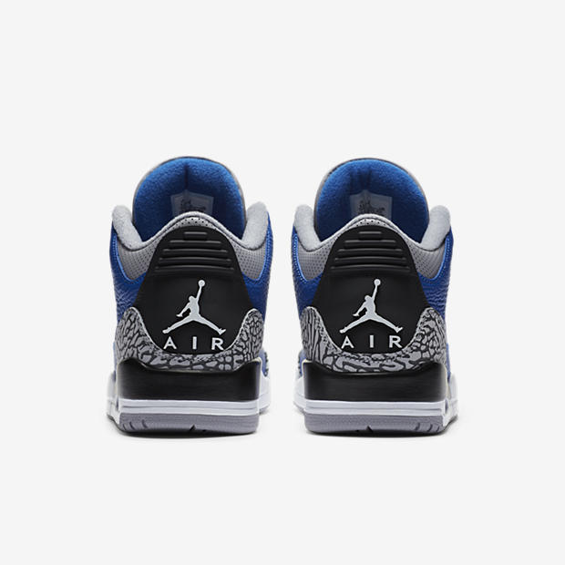 Air Jordan 3 Retro
« Blue Cement »