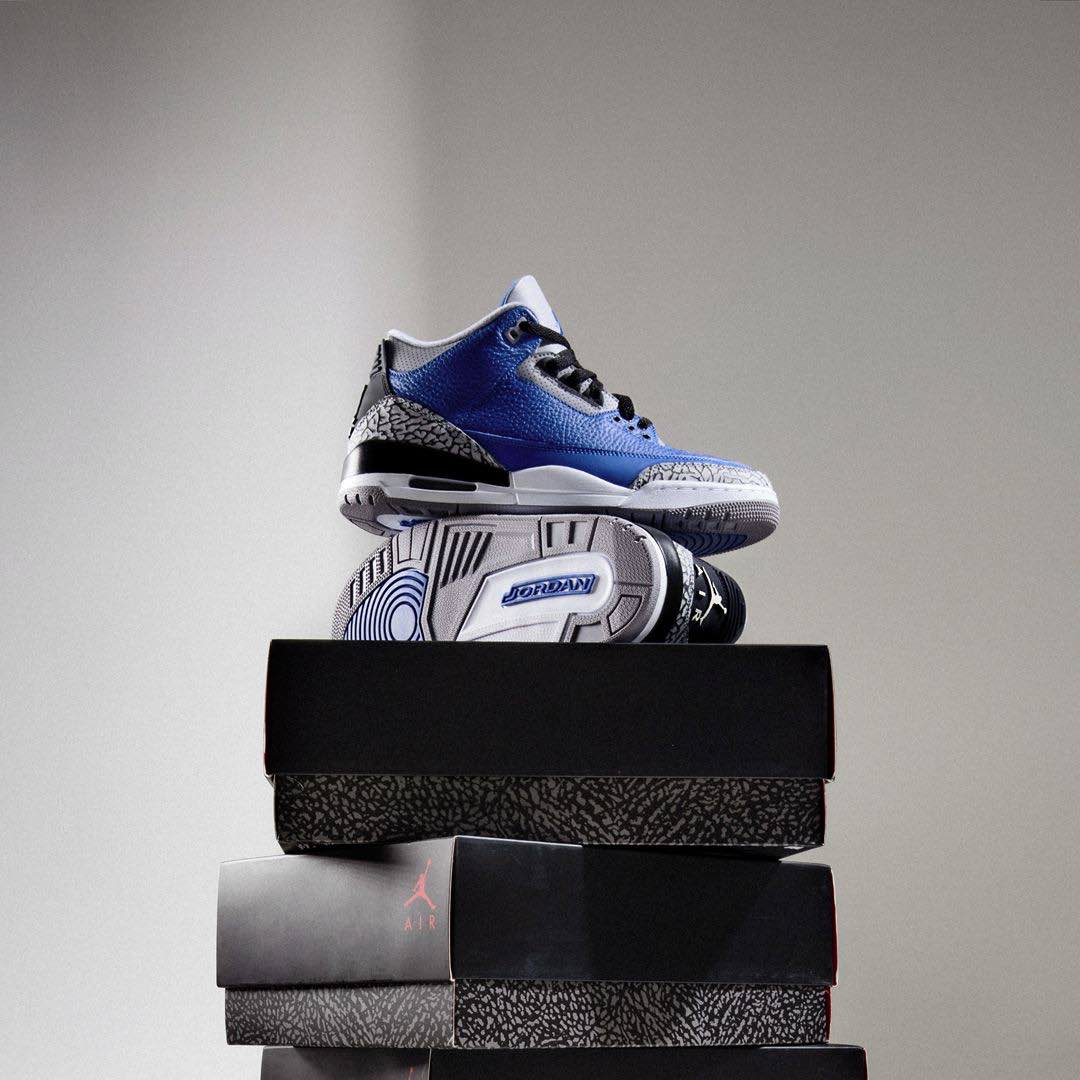 Air Jordan 3 Retro
« Blue Cement »