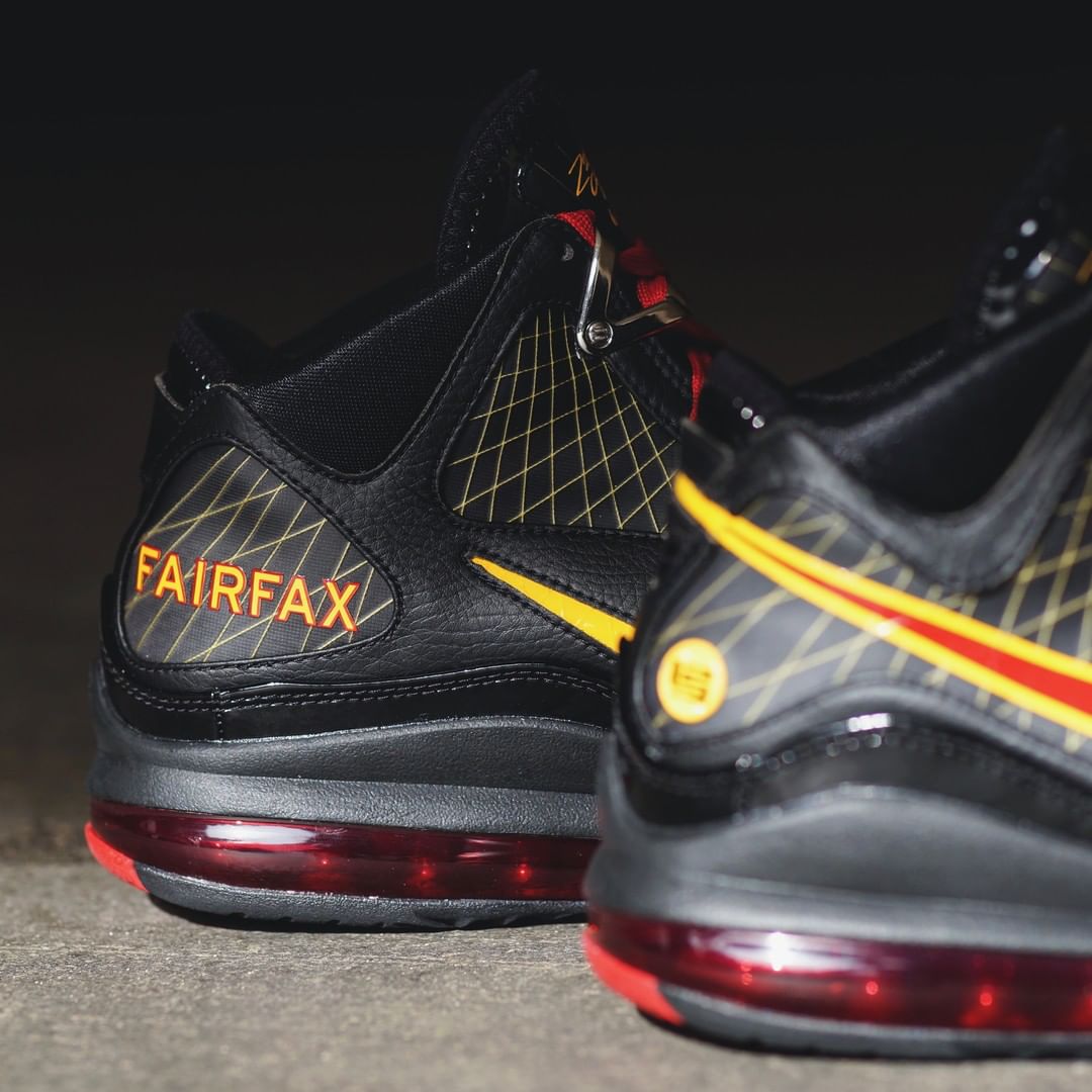 Nike LeBron 7
« Fairfax »