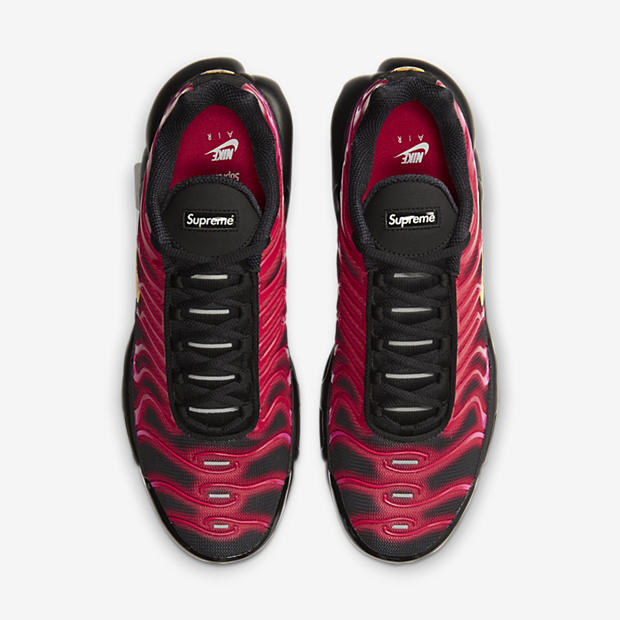 Supreme x Nike
Air Max Plus
« Fire Pink »
