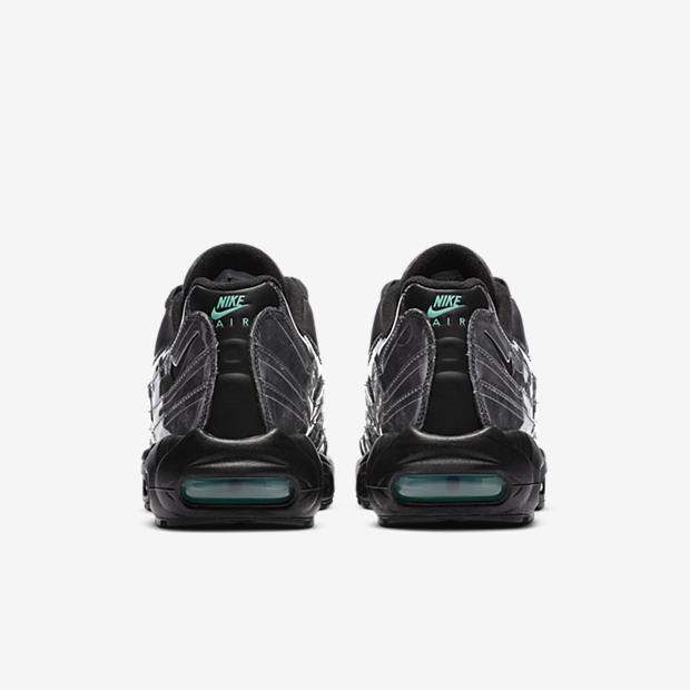 Nike Air Max 95
Black / Aurora Green