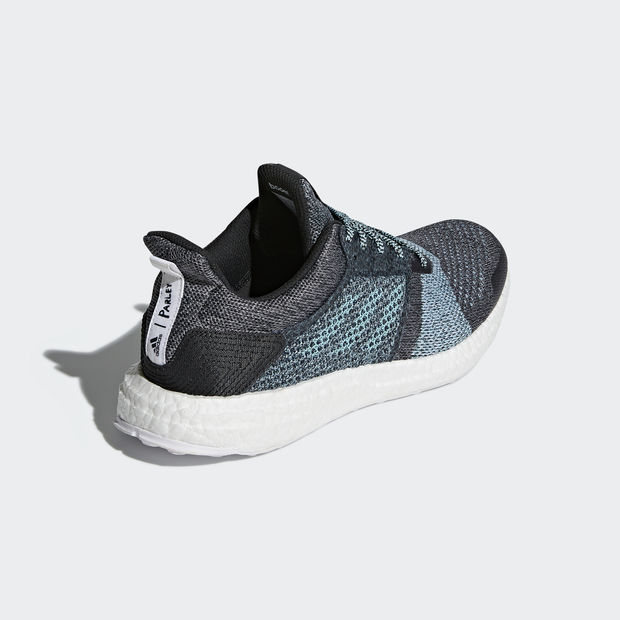 Adidas Ultraboost ST Parley
Carbon / Blue Spirit
