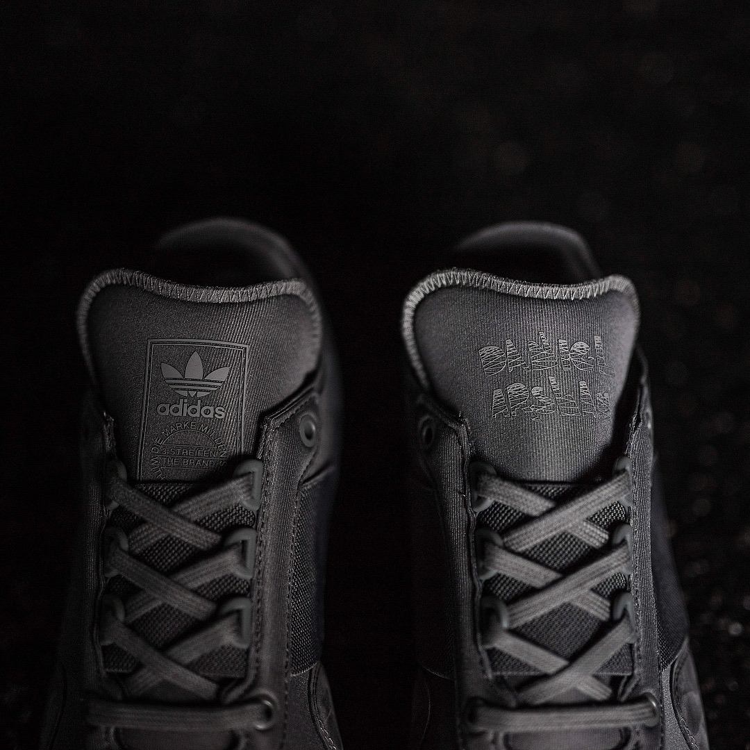 Adidas x Daniel Arsham
New York Present
Urban Trail / Trace Grey