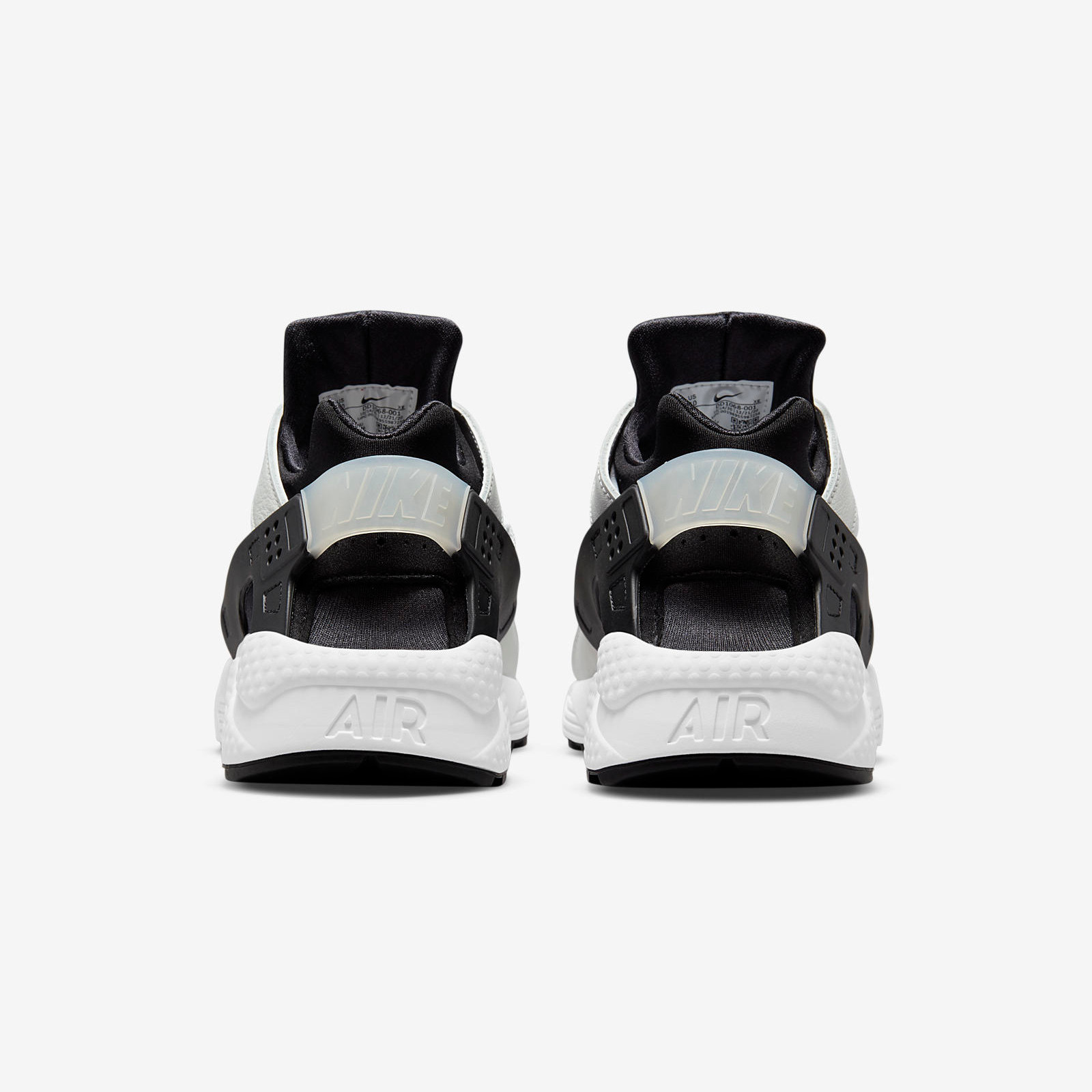 Nike Air Huarache
Black / White