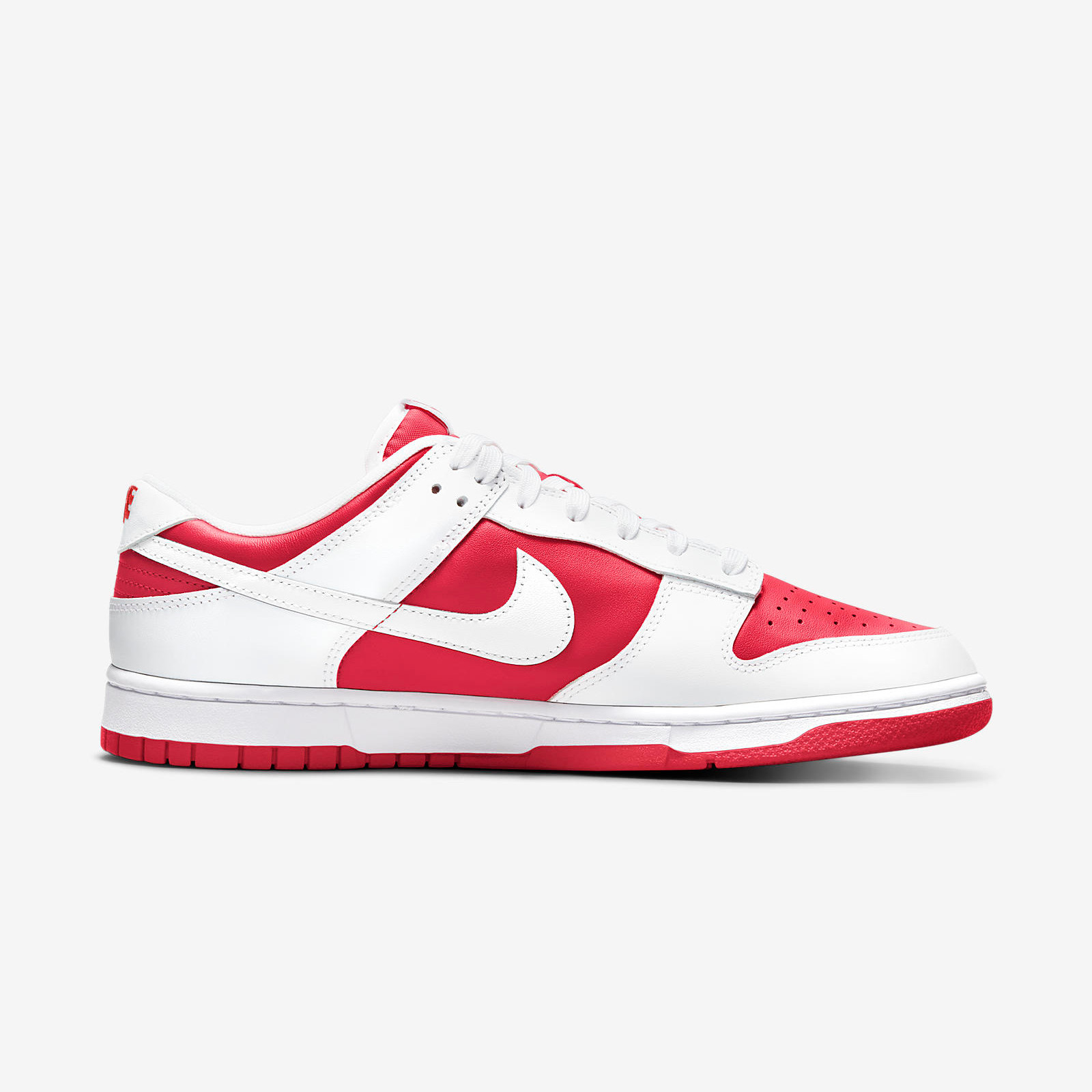 Nike Dunk Low Retro
Red / White