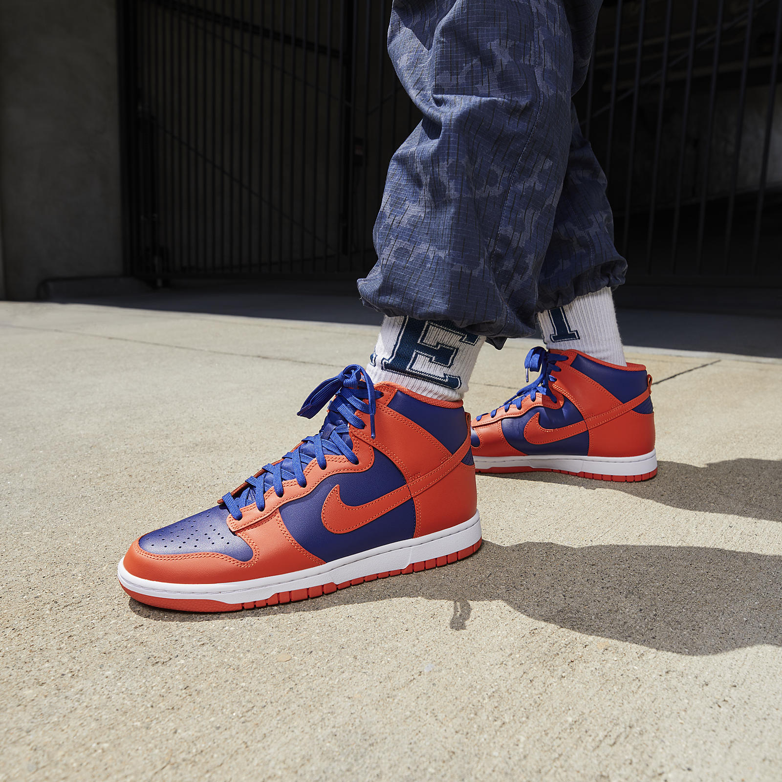 Nike Dunk High Retro
Orange / Blue