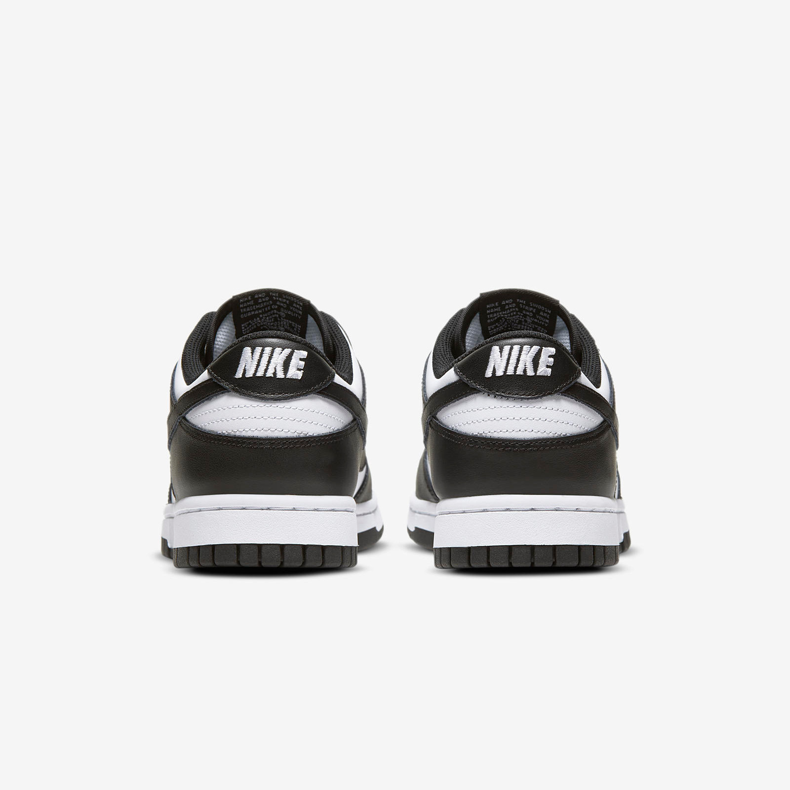 Nike Dunk Low
Black / White