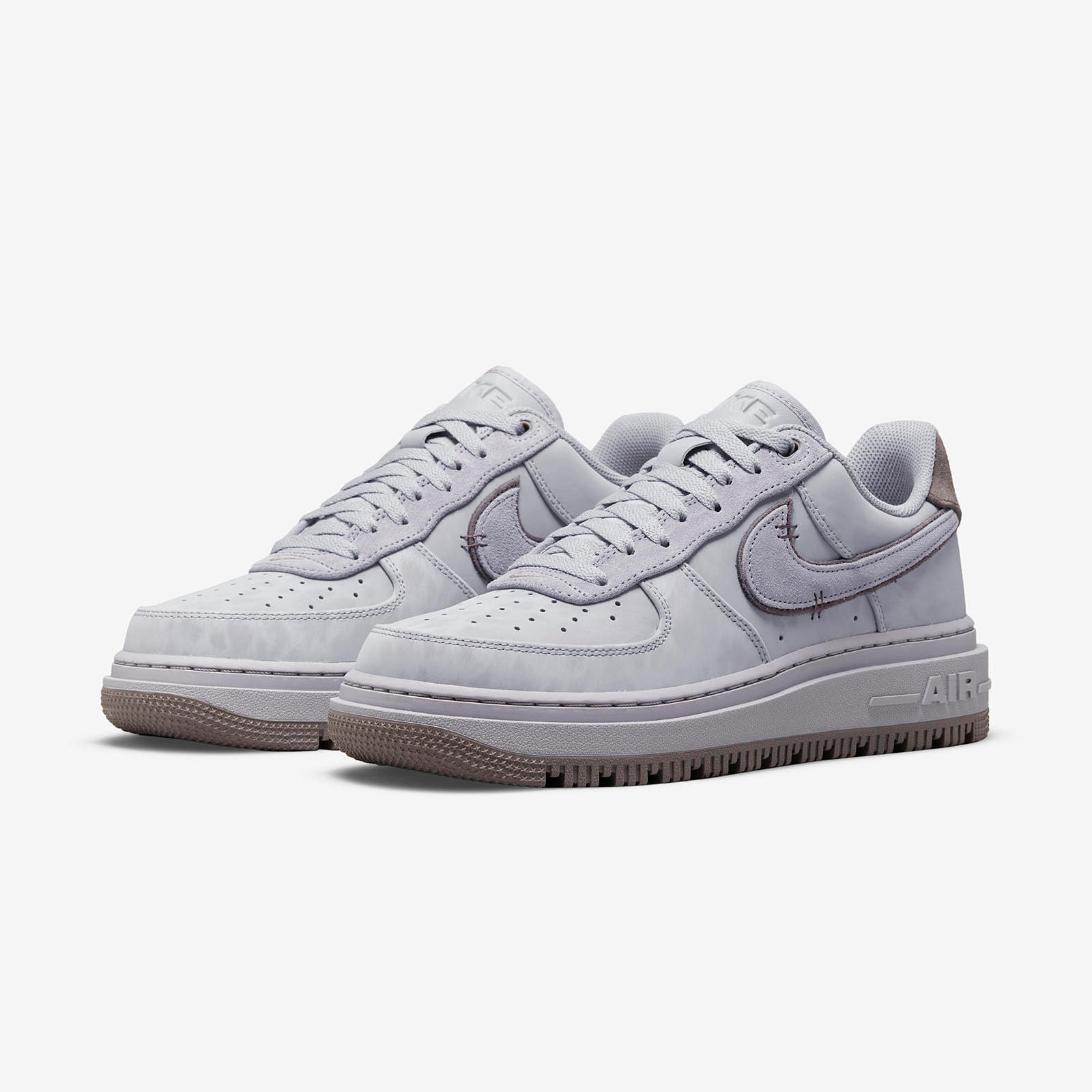Nike Air Force 1 Luxe
« Providence Purple »