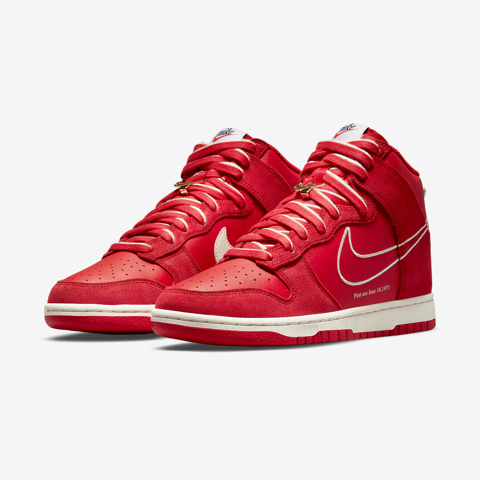 Nike Dunk High
First Use Red