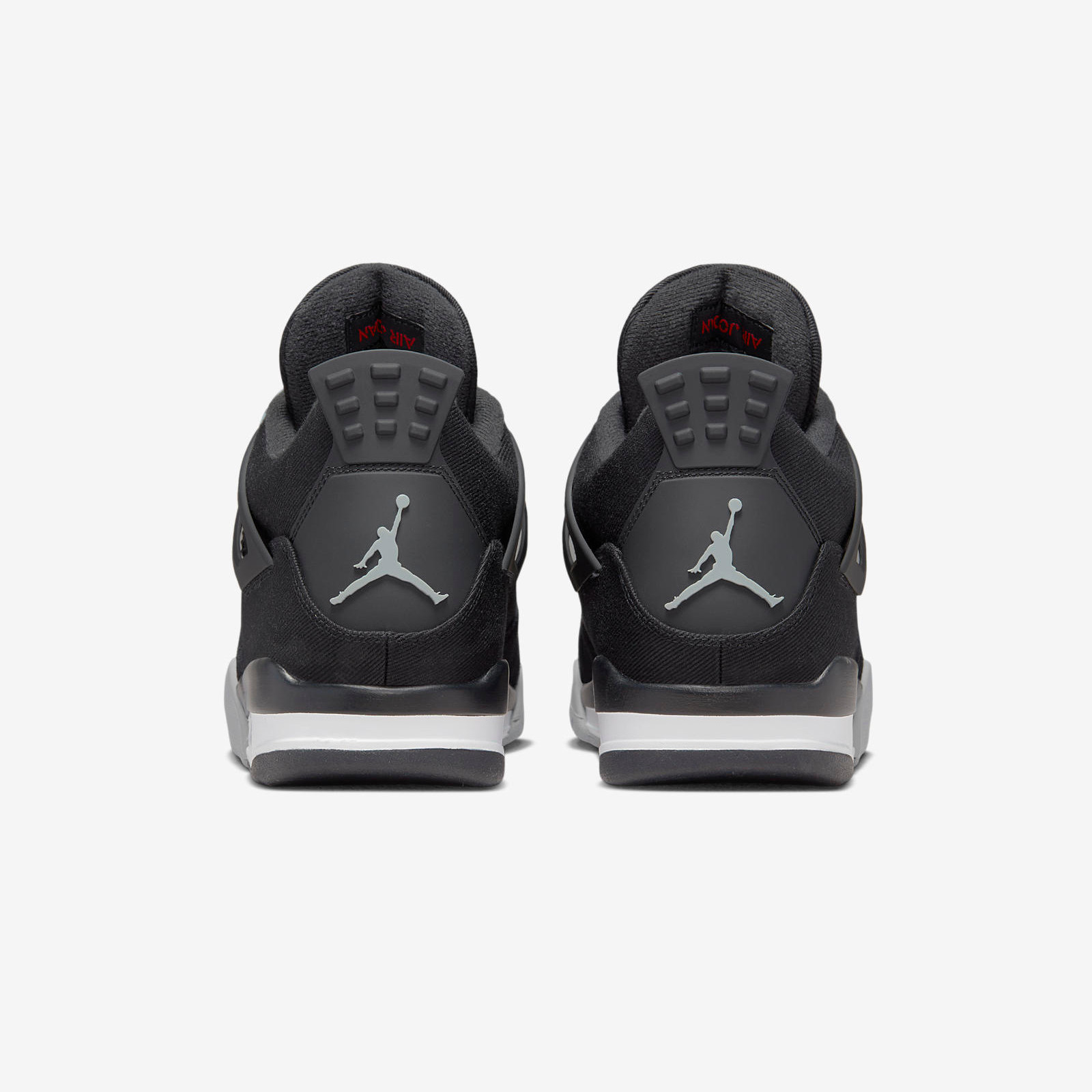 Air Jordan 4 Retro
« Black Canvas »