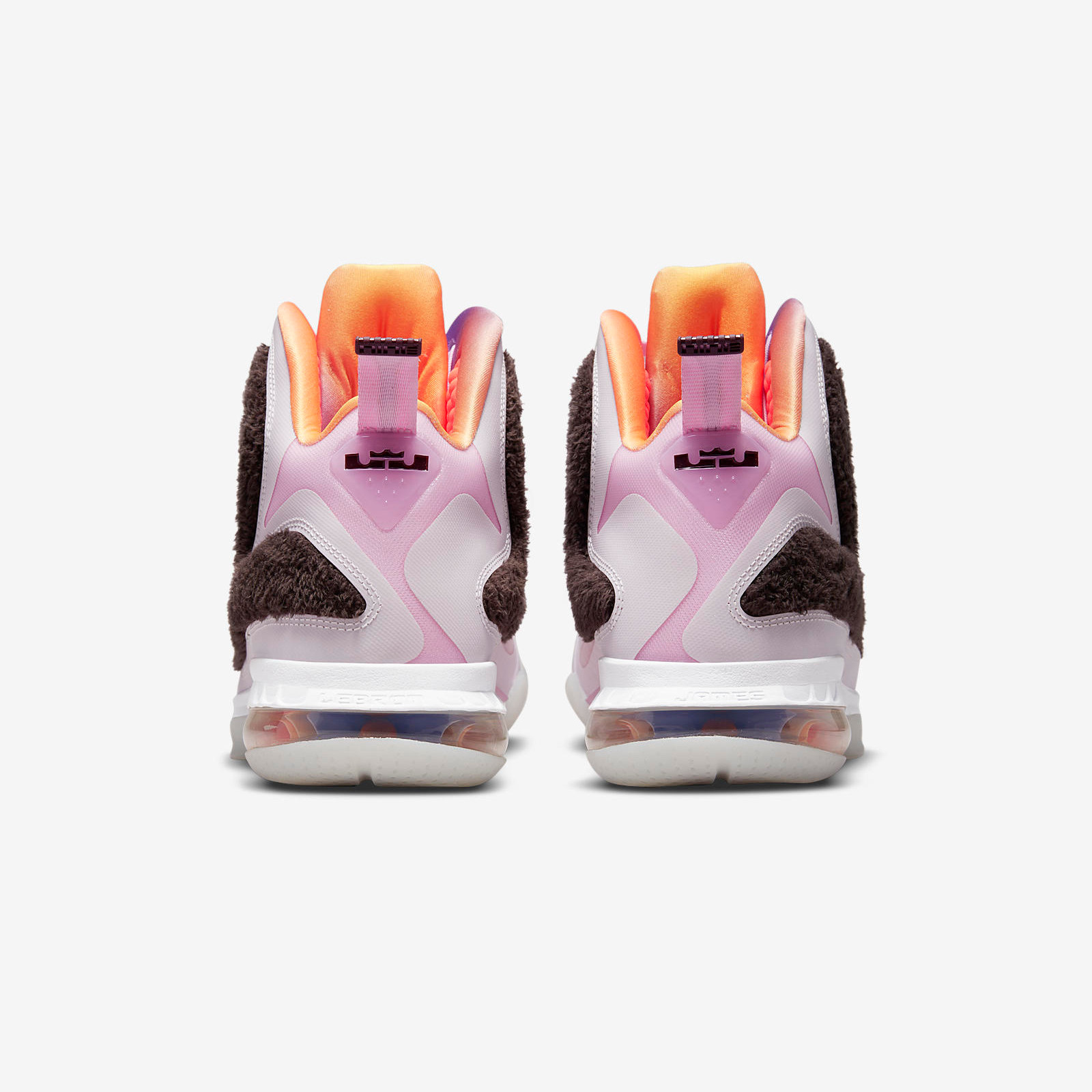 Nike LeBron 9
« Regal Pink »