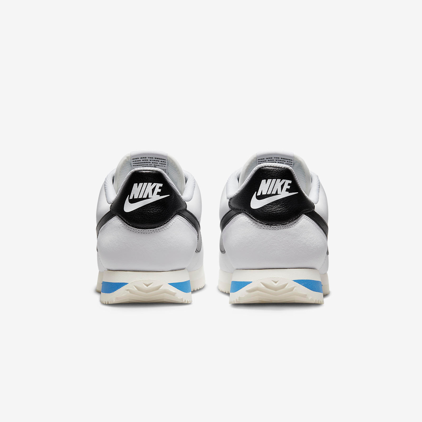 Nike Cortez
White / Black