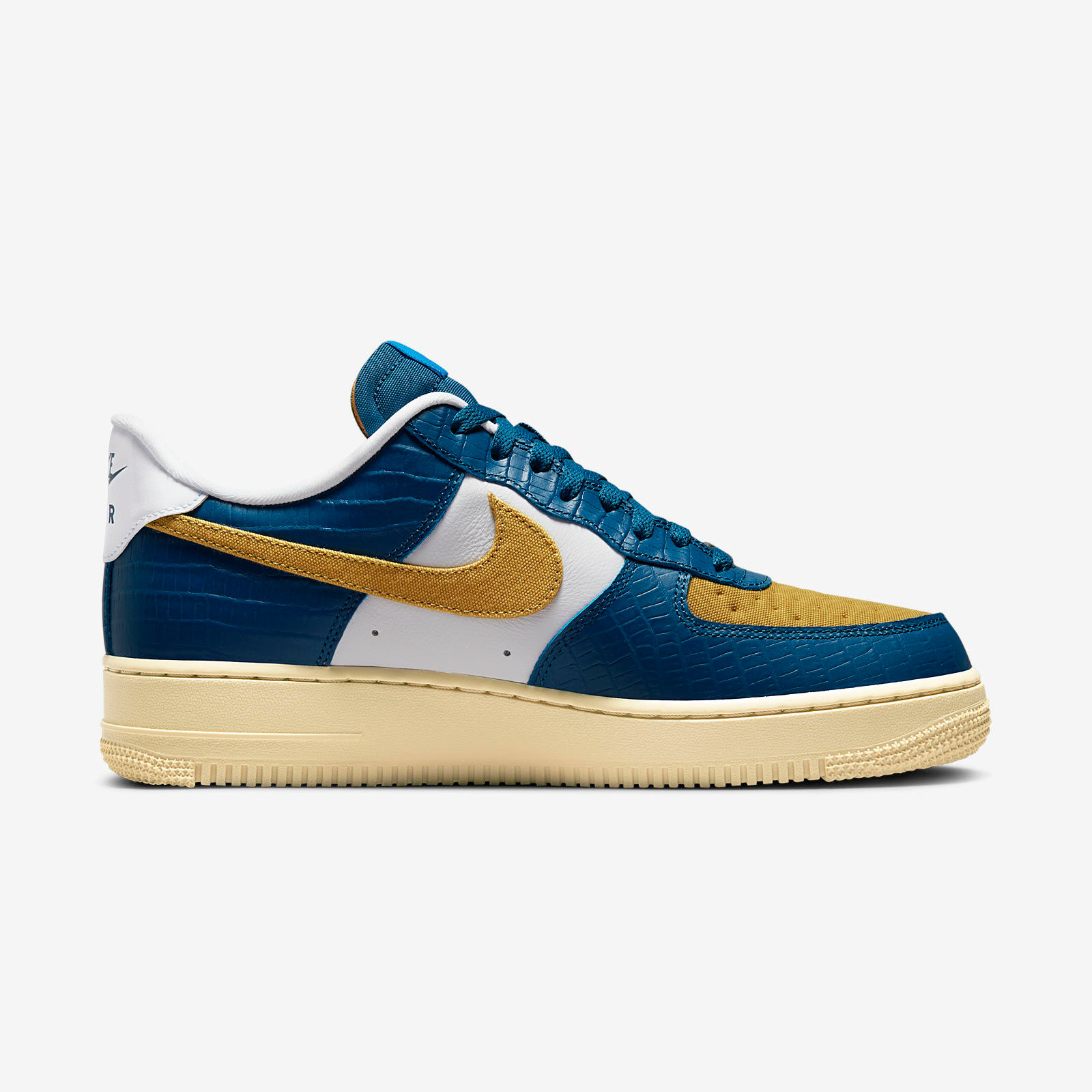 Undefeated x Nike
Air Force 1 Low
Blue / White / Goldtone