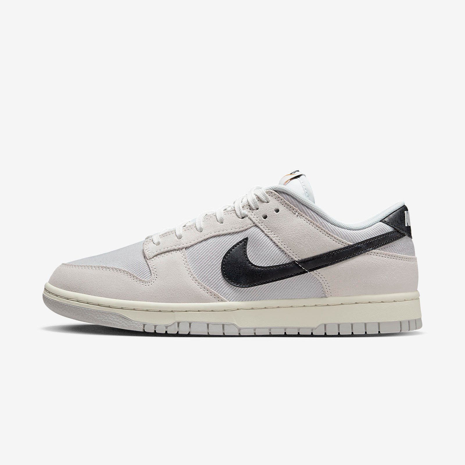 Nike Dunk Low
« Photon Dust »