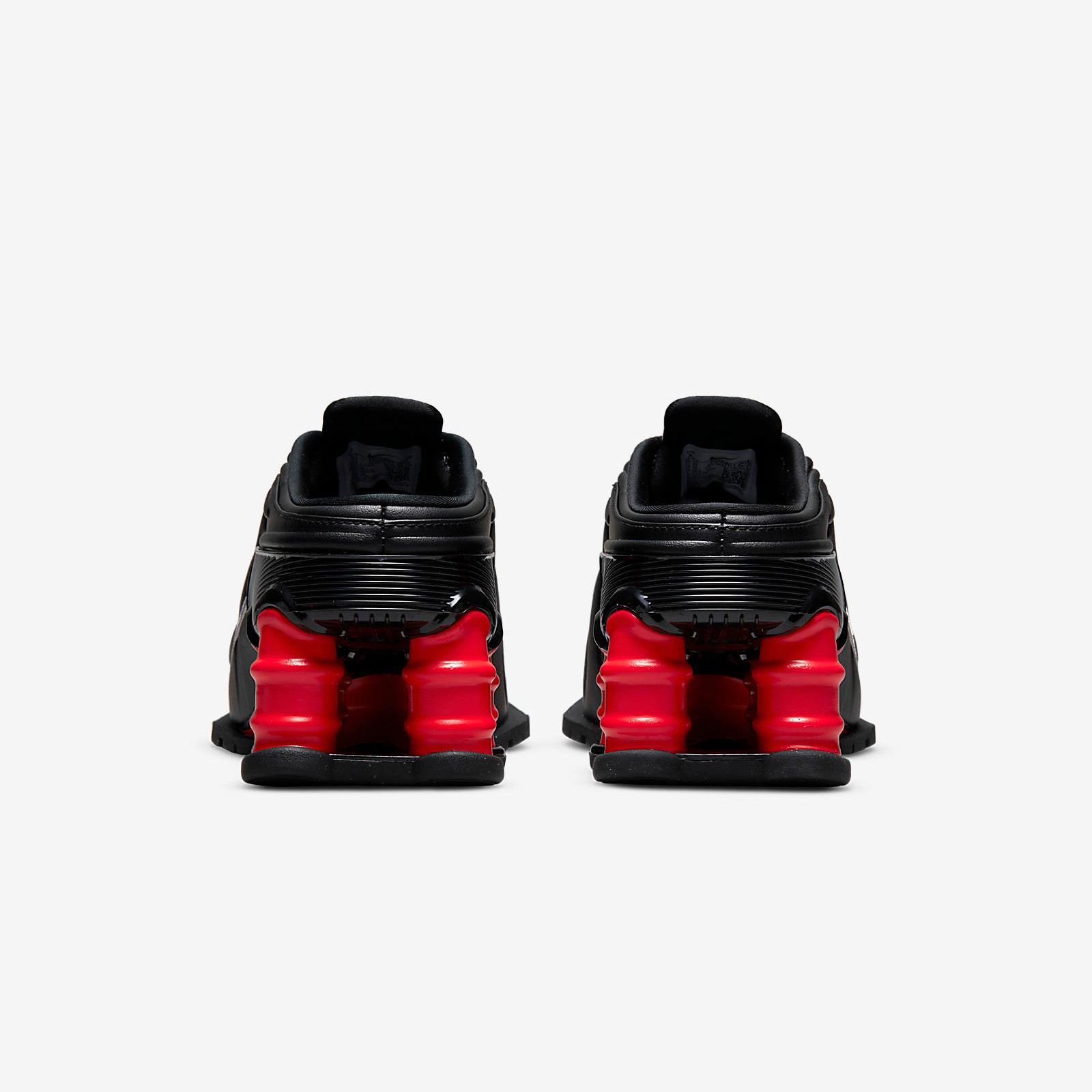 Martine Rose x Nike
Shox MR4
Black / Comet Red