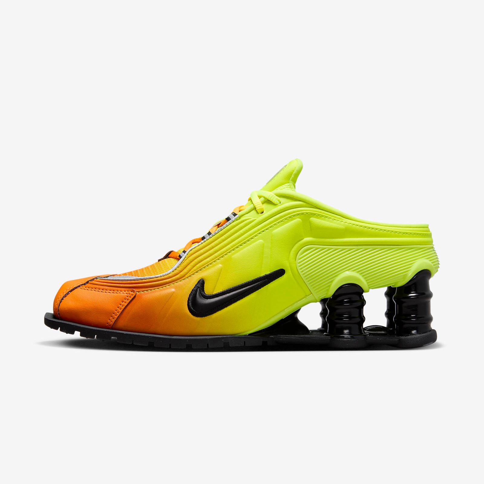 Martine Rose x Nike
Shox MR4
« Safety Orange »