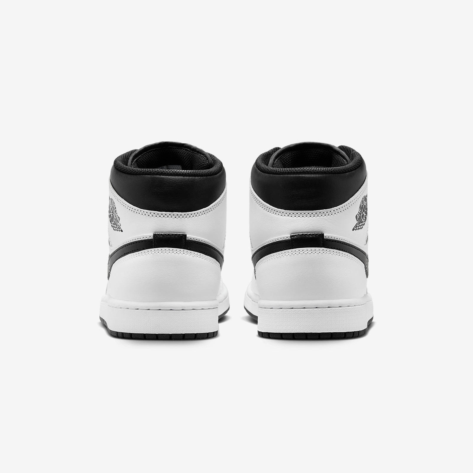 Air Jordan 1 Mid
White / Black