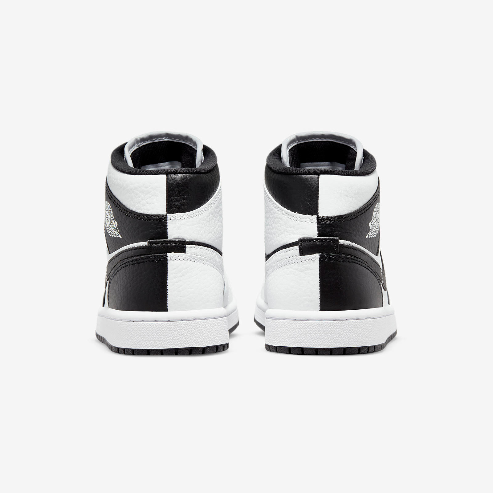Air Jordan 1 Mid
Black / White