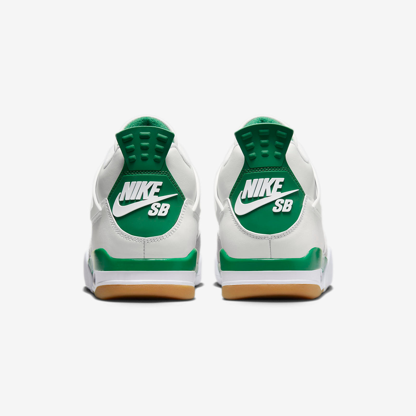 Nike SB x Air Jordan 4
Retro « Pine Green »