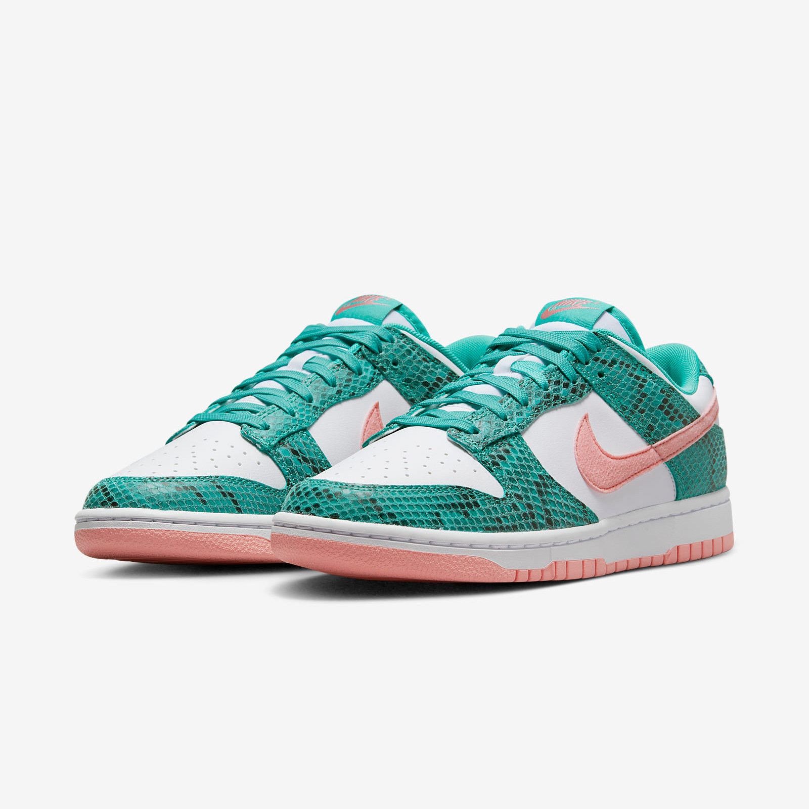 Nike Dunk Low
« Washed Teal »