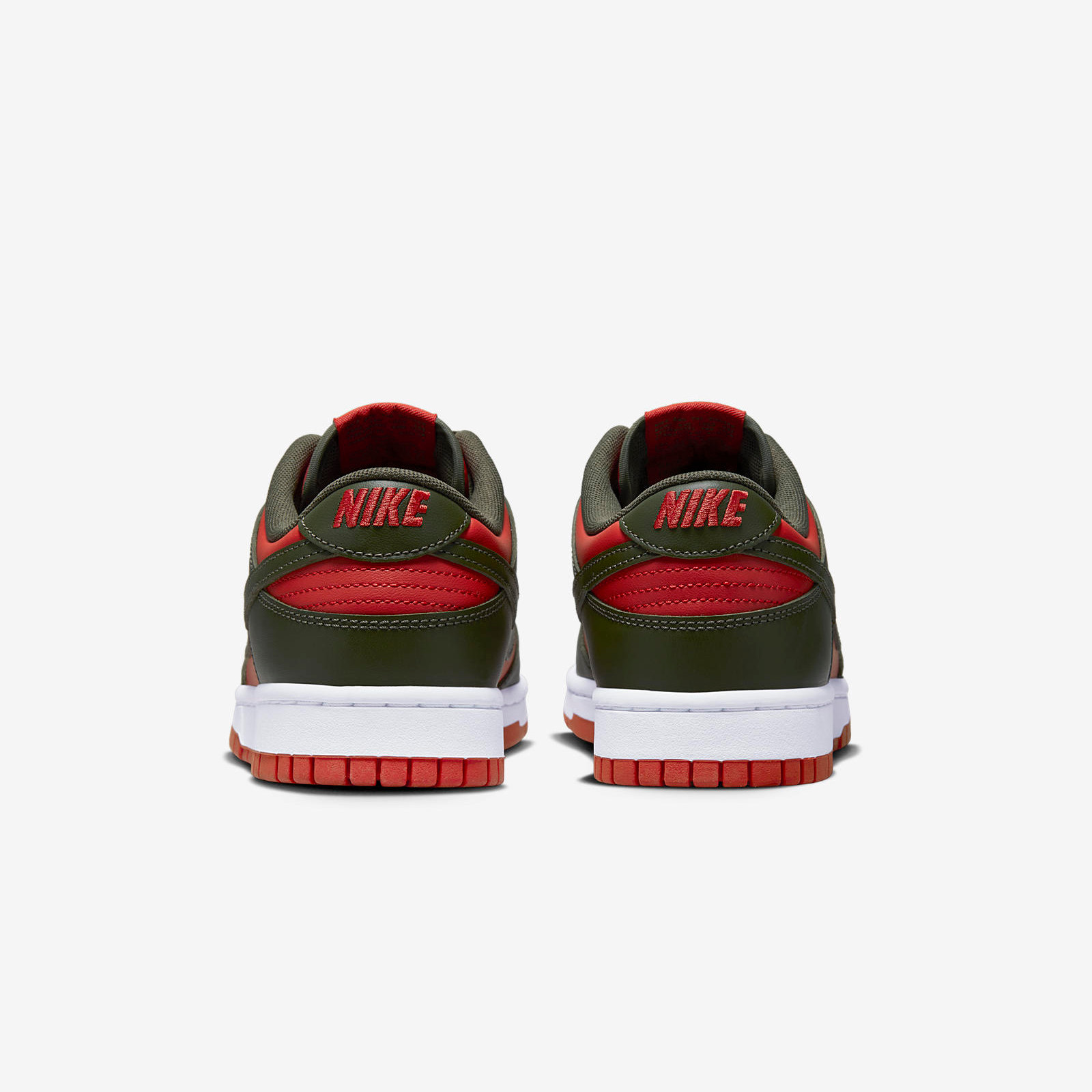 Nike Dunk Low
Mystic Red / Cargo Khaki