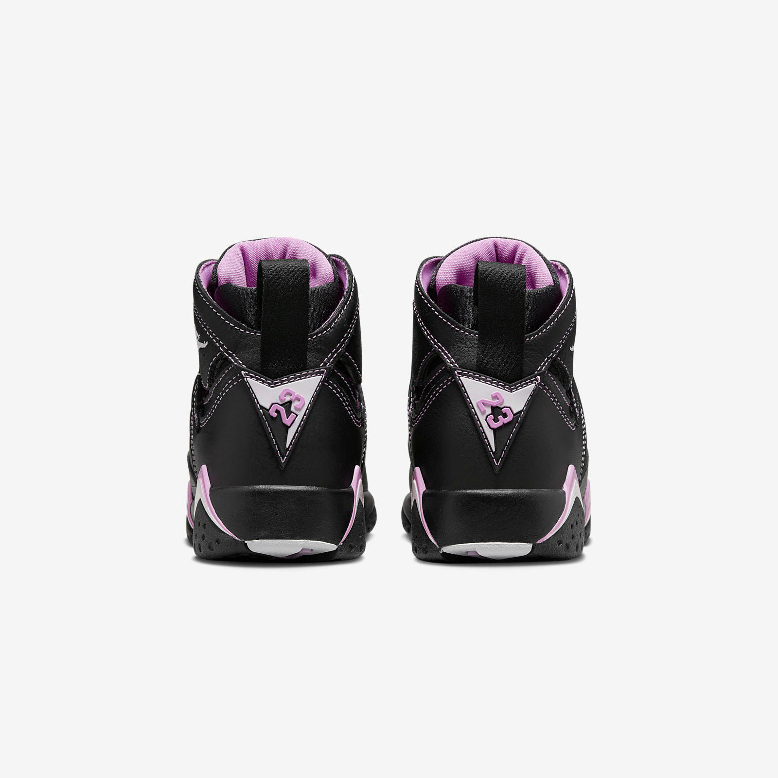 Air Jordan 7 Retro
« Barely Grape »