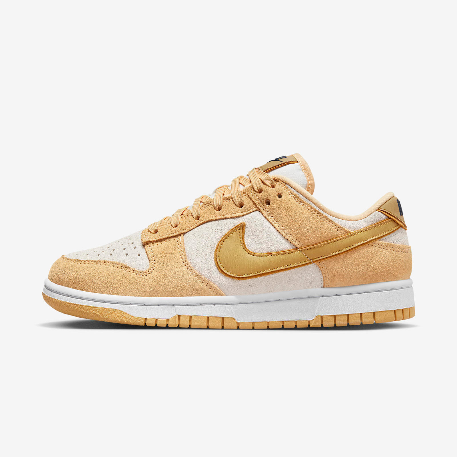 Nike Dunk Low
« Gold Suede »