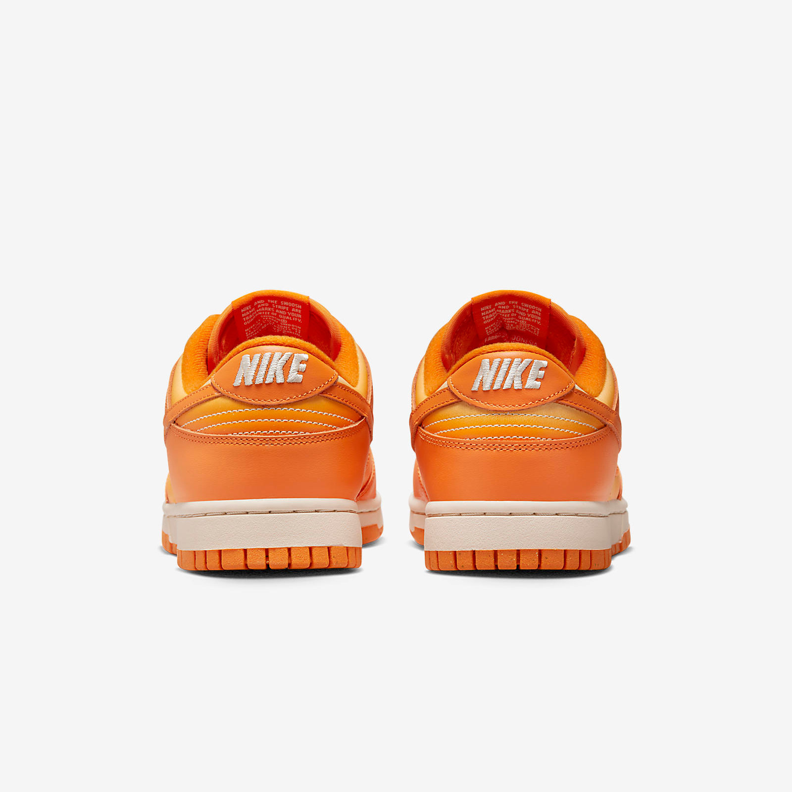 Nike Dunk Low
« Magma Orange »