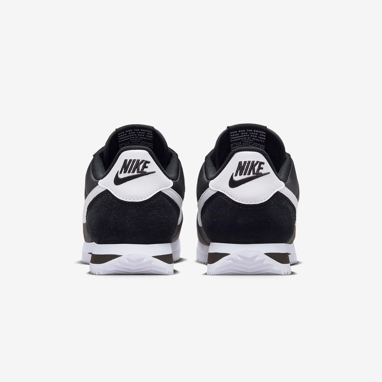Nike Cortez
Black / White