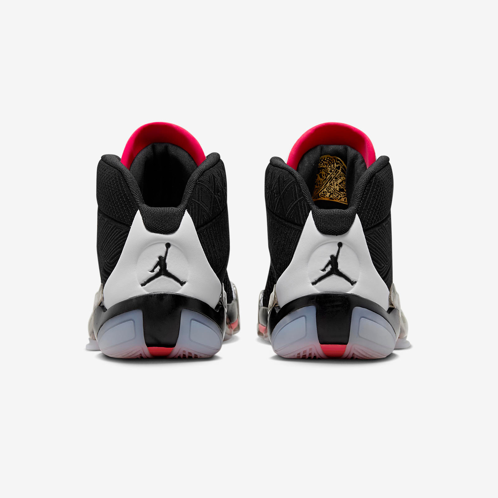 Air Jordan XXXVIII
« Fundamental »