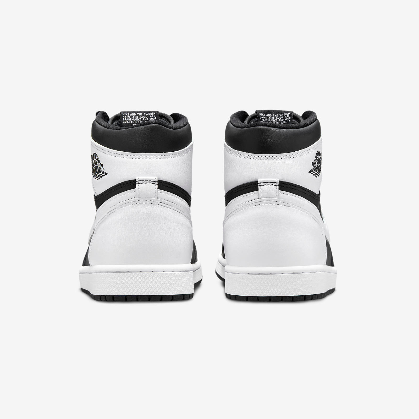 Air Jordan 1 Retro High OG
Black / White