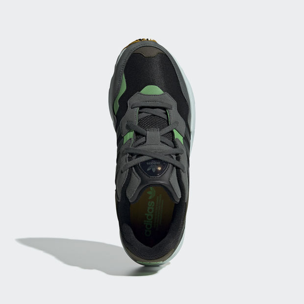 Adidas Yung-96
Black / Olive