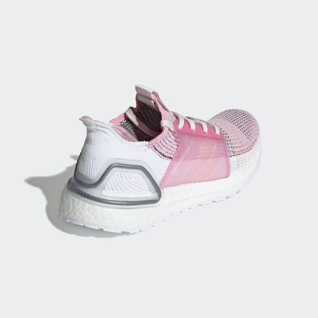 Adidas UltraBOOST
Pink / White