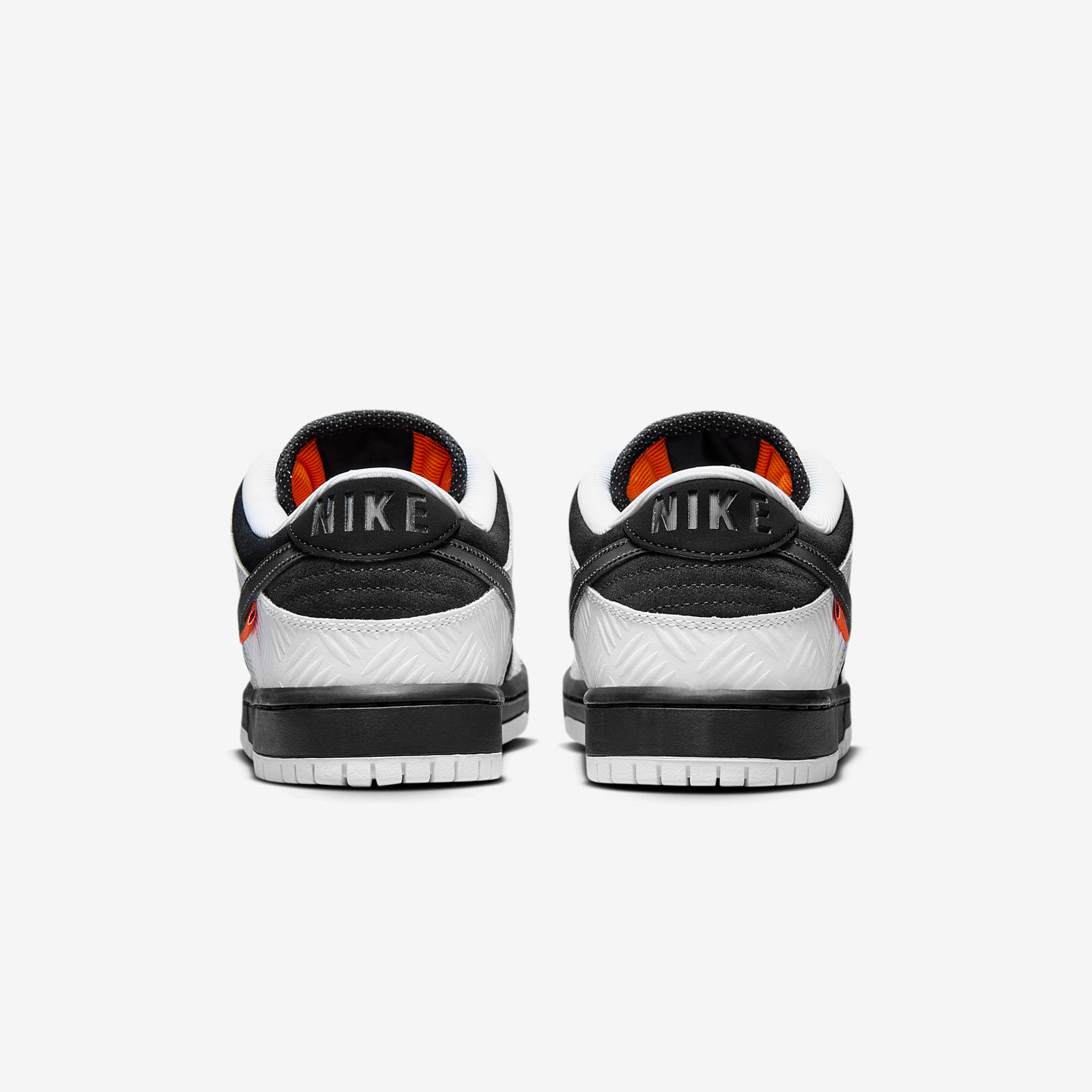 TIGHTBOOTH x Nike
SB Dunk Low
Black / White