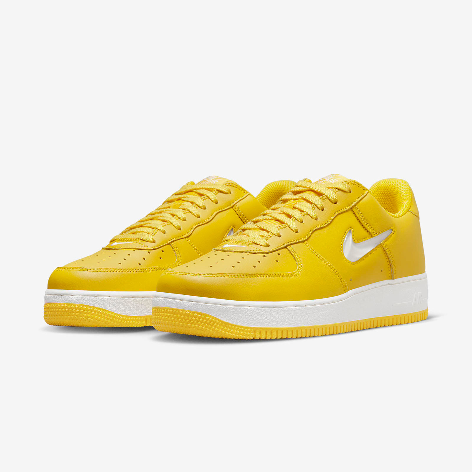 Nike Air Force 1
Color of the Month
« Speed Yellow »
