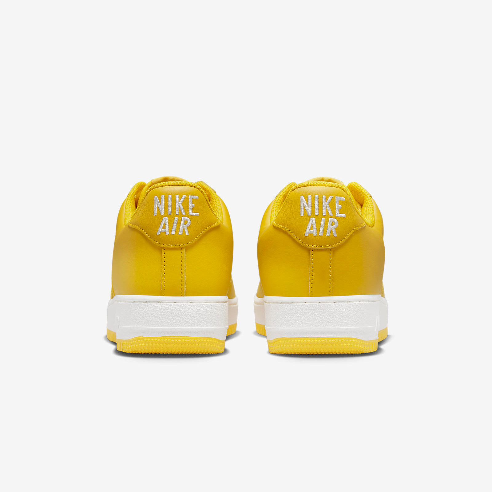 Nike Air Force 1
Color of the Month
« Speed Yellow »