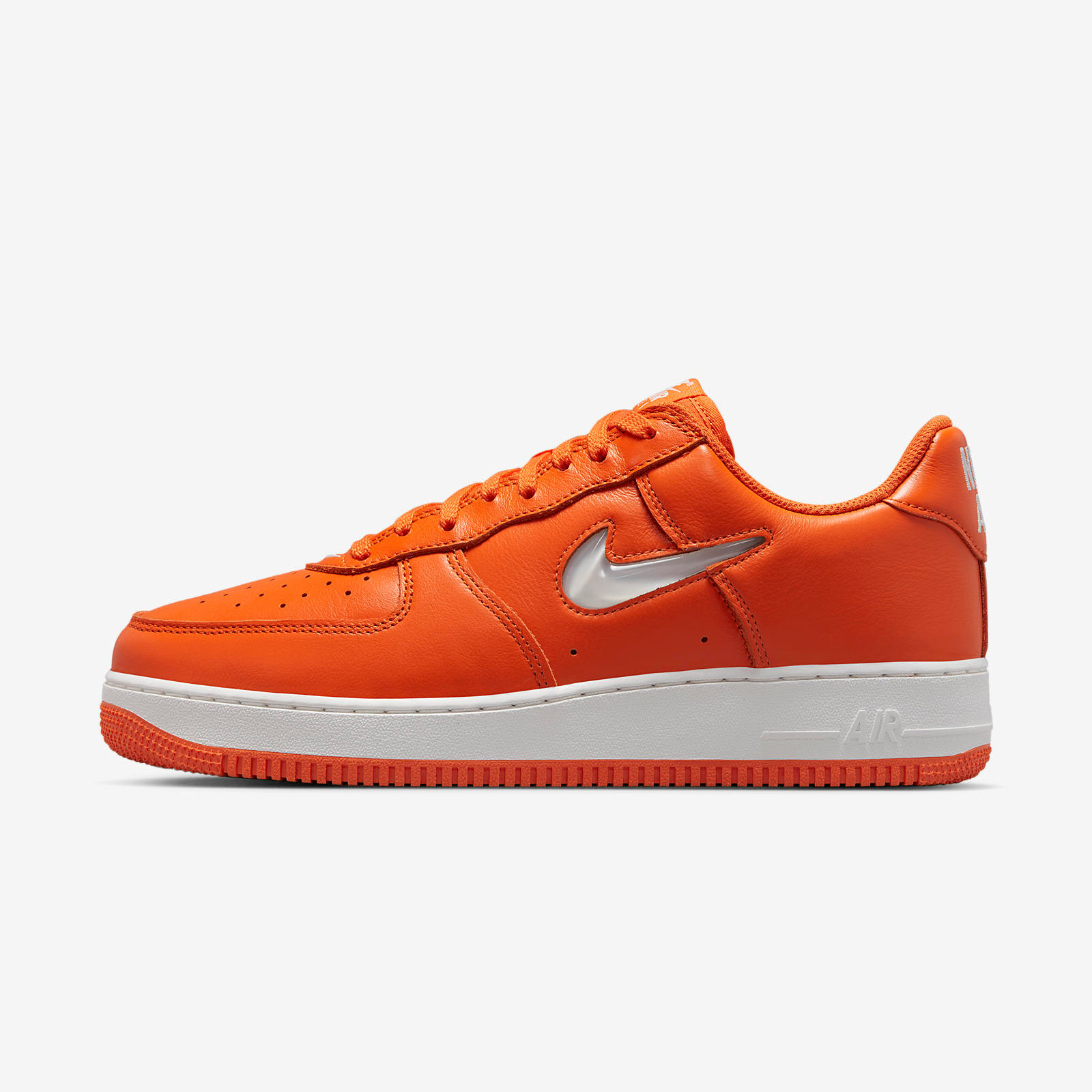 Nike Air Force 1
Color of the Month
« Safety Orange »