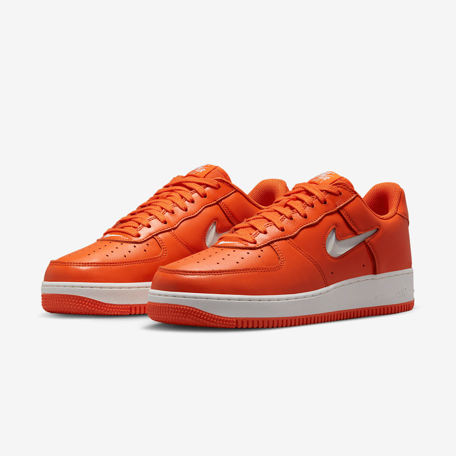 Nike Air Force 1
Color of the Month
« Safety Orange »